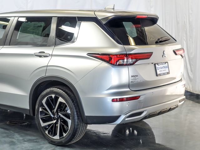 Used 2022 Mitsubishi Outlander SE image 10