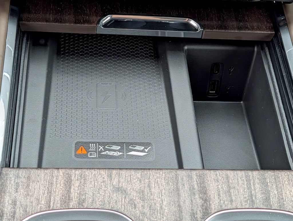 New 2026 GMC Acadia Denali Ultimate w/ LPO, Floor Liner Package AWD/4WD image 15