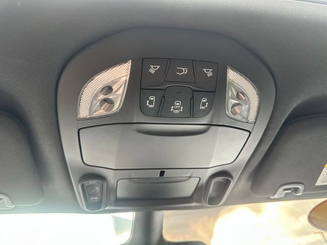 Used 2025 Chrysler Pacifica Limited FWD image 34