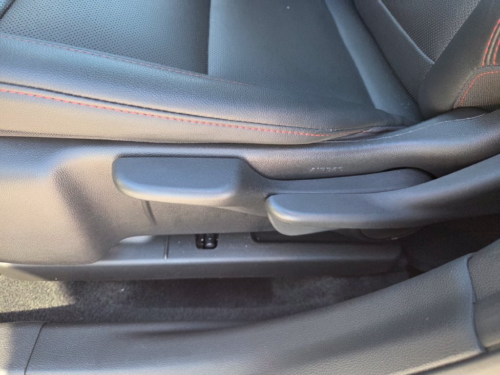 Used 2024 Chevrolet Trax RS w/ Sunroof Package FWD image 5