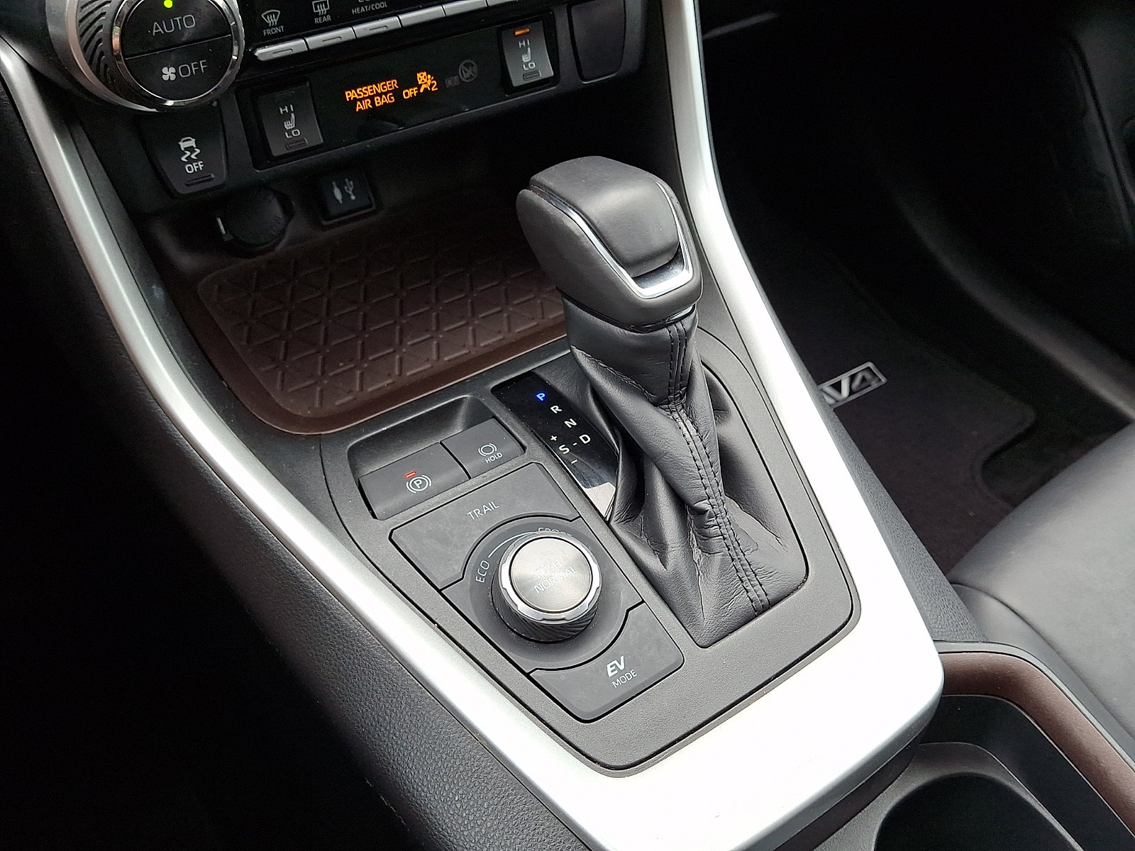 Used 2019 Toyota RAV4 Limited w/ Carpet Mat Package AWD/4WD image 17
