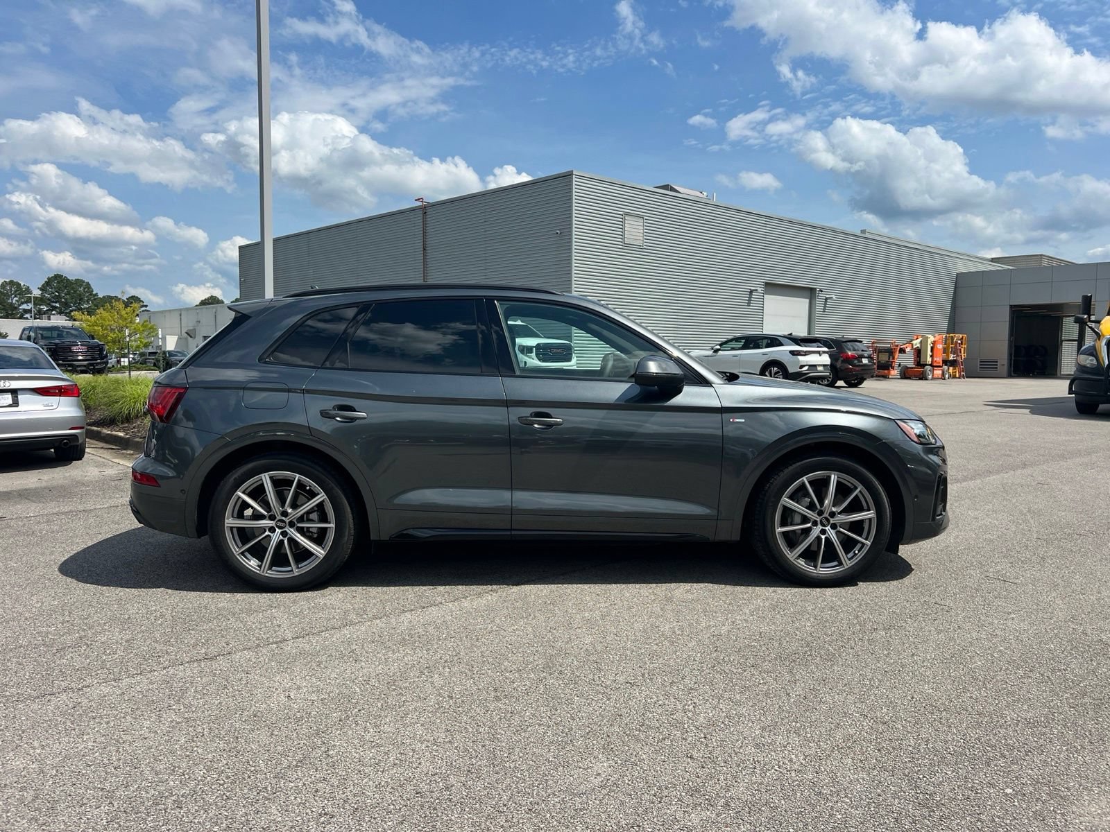 Used 2023 Audi Q5 e Prestige w/ Prestige Package AWD/4WD image 4