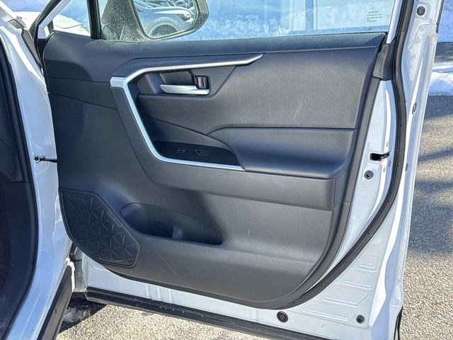 Used 2025 Toyota RAV4 XLE image 8