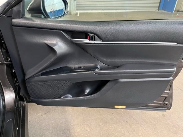 Used 2018 Toyota Camry LE FWD image 11