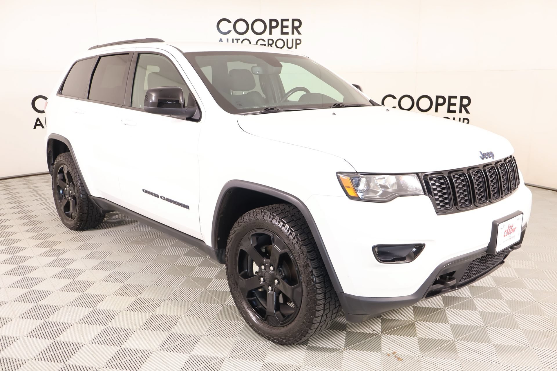 Used 2020 Jeep Grand Cherokee Laredo AWD/4WD image 1