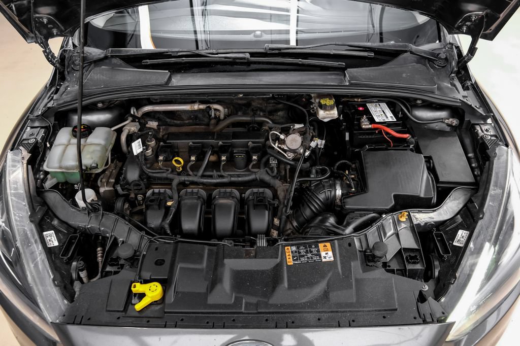 Used 2018 Ford Focus SE w/ SE Appearance Package FWD image 54