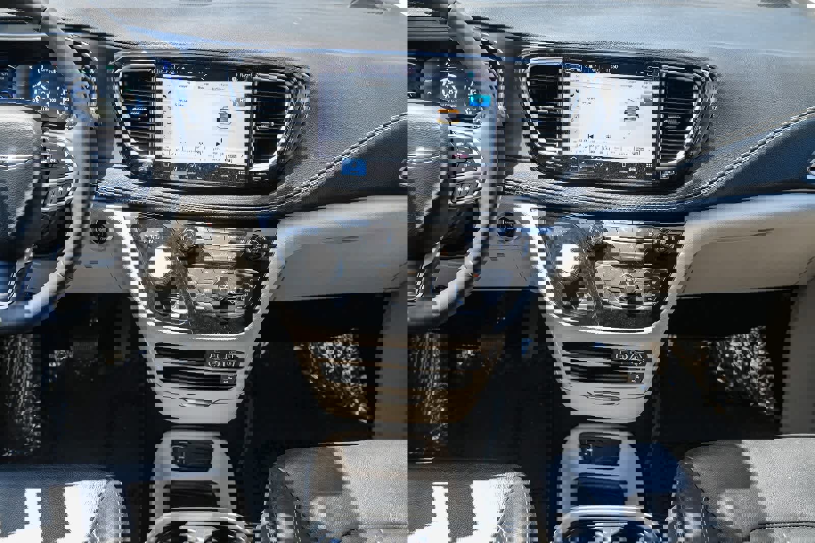 Used 2022 Chrysler Pacifica Touring-L w/ Uconnect Theater Family Group image 12