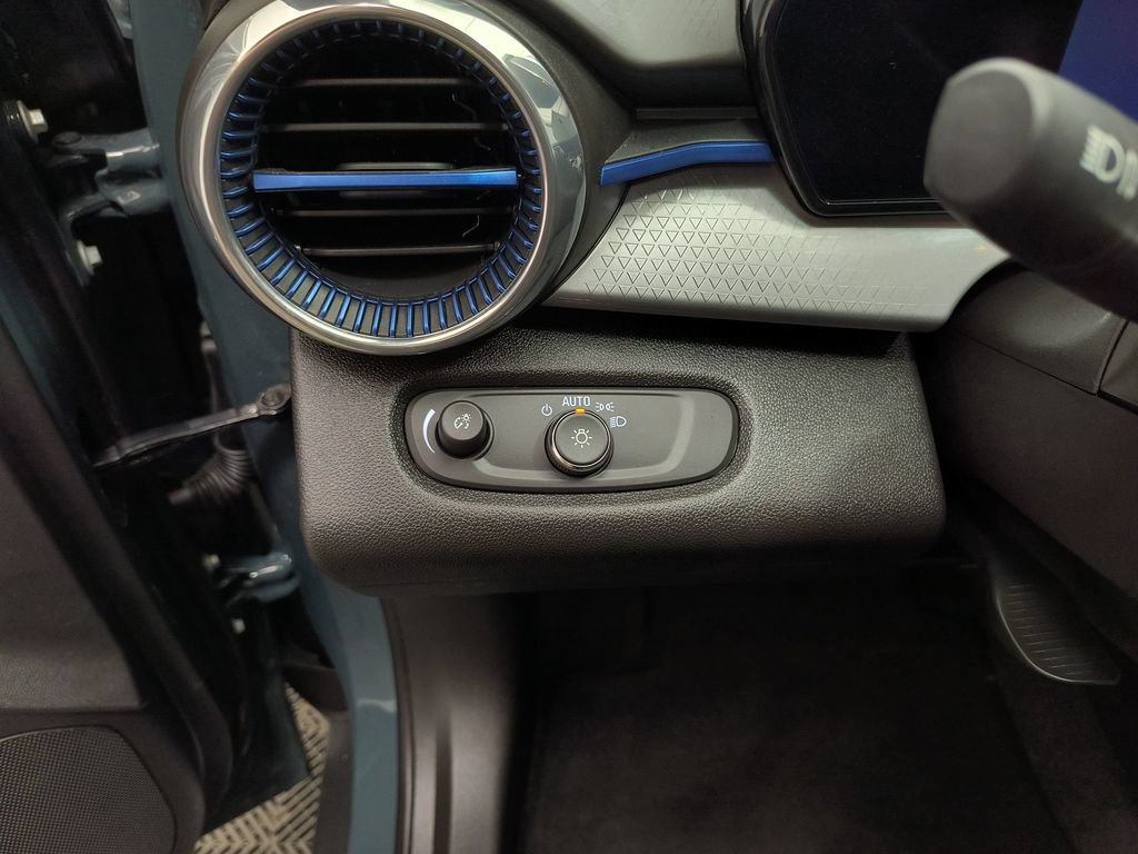 Used 2026 Chevrolet Trax LT FWD image 26