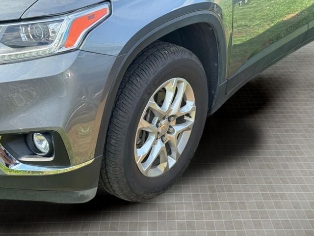 Used 2019 Chevrolet Traverse LT FWD image 4