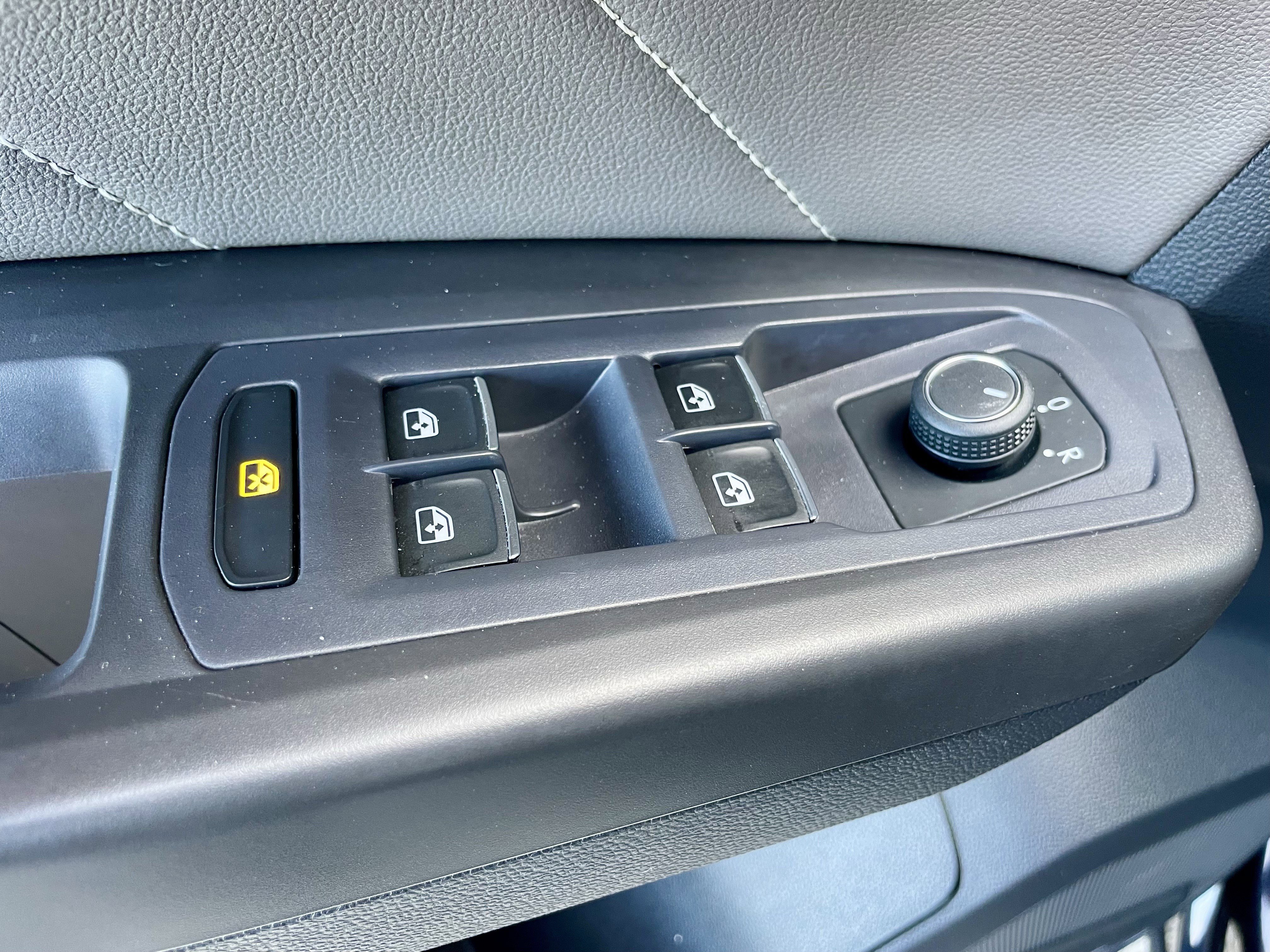 Used 2022 Volkswagen Atlas Cross Sport SE image 11