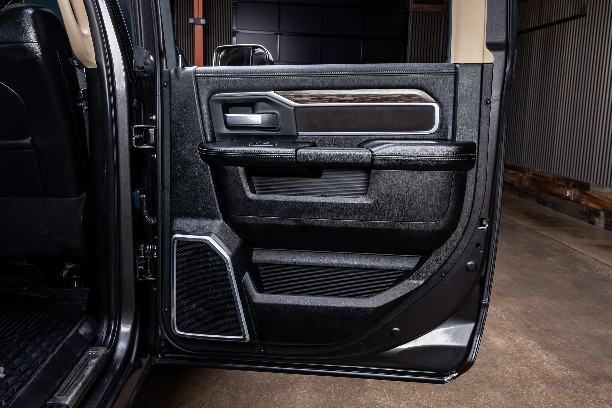Used 2020 RAM 2500 Laramie AWD/4WD image 39
