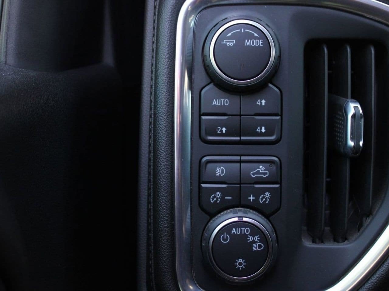 Used 2021 Chevrolet Silverado 1500 LT Trail Boss AWD/4WD image 32
