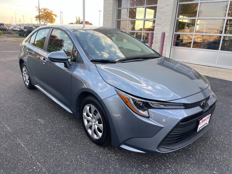 Used 2025 Toyota Corolla LE FWD image 2
