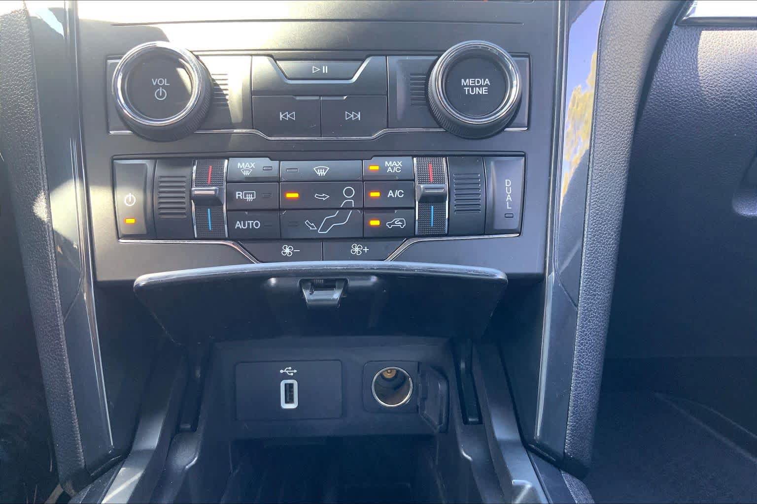 Used 2018 Ford Explorer XLT w/ Equipment Group 201A image 34