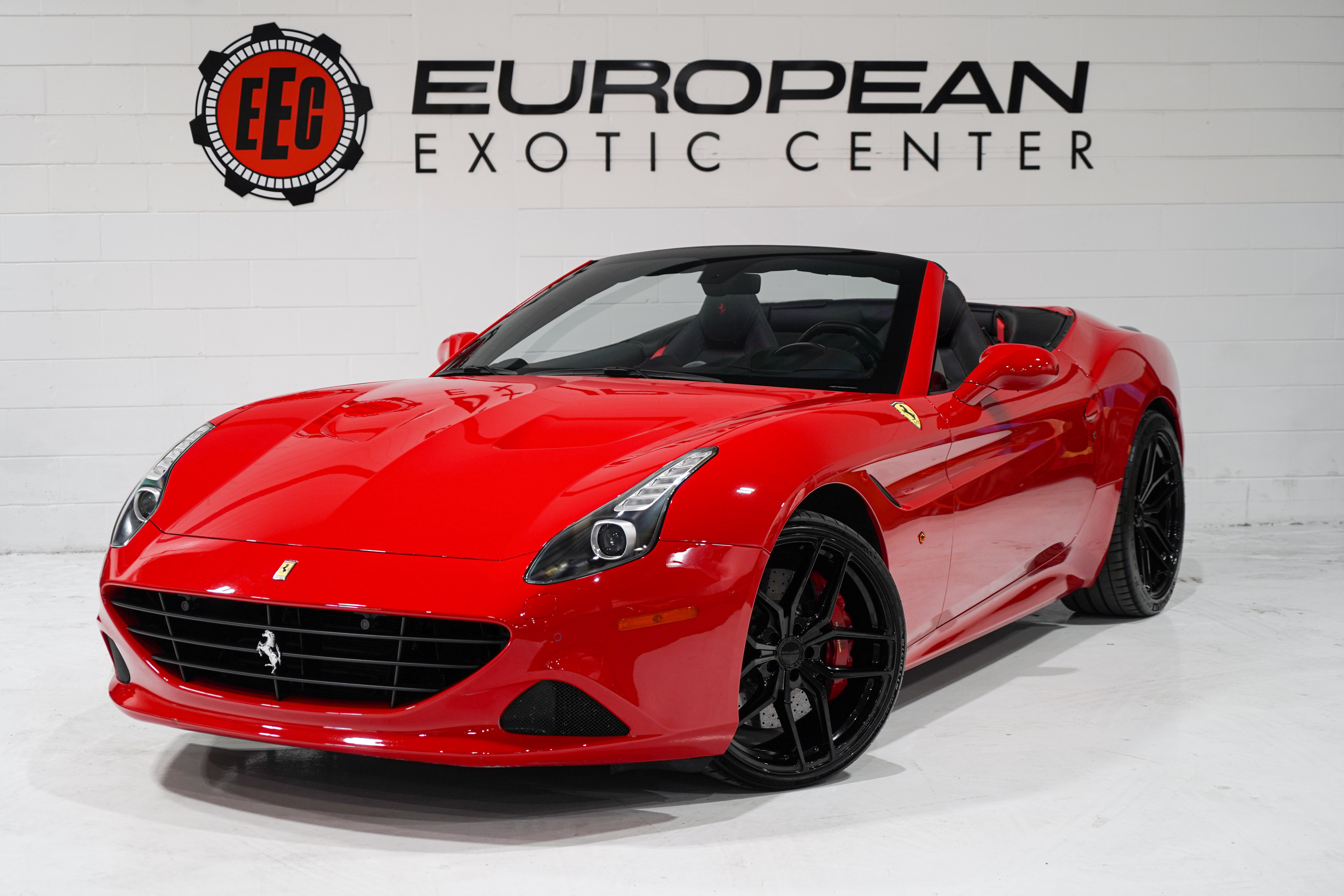 Used 2017 Ferrari California T RWD image 4