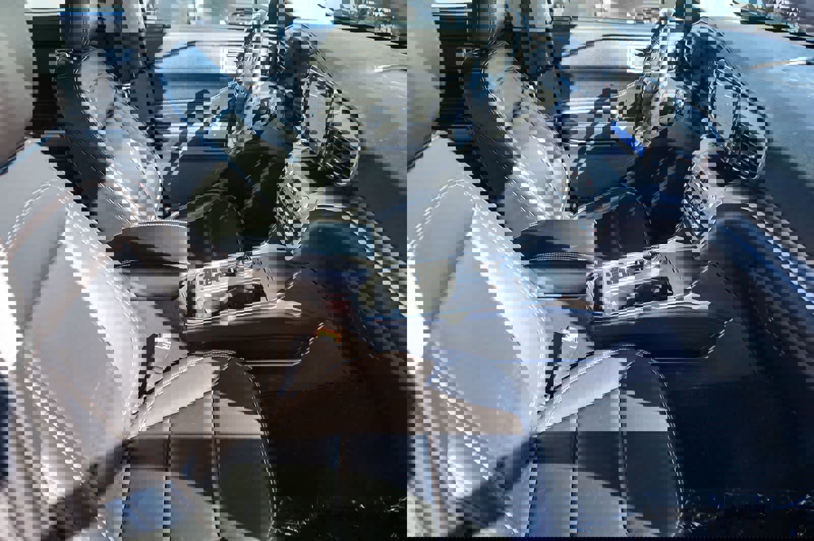 Used 2022 Ford Explorer XLT w/ Equipment Group 202A image 14