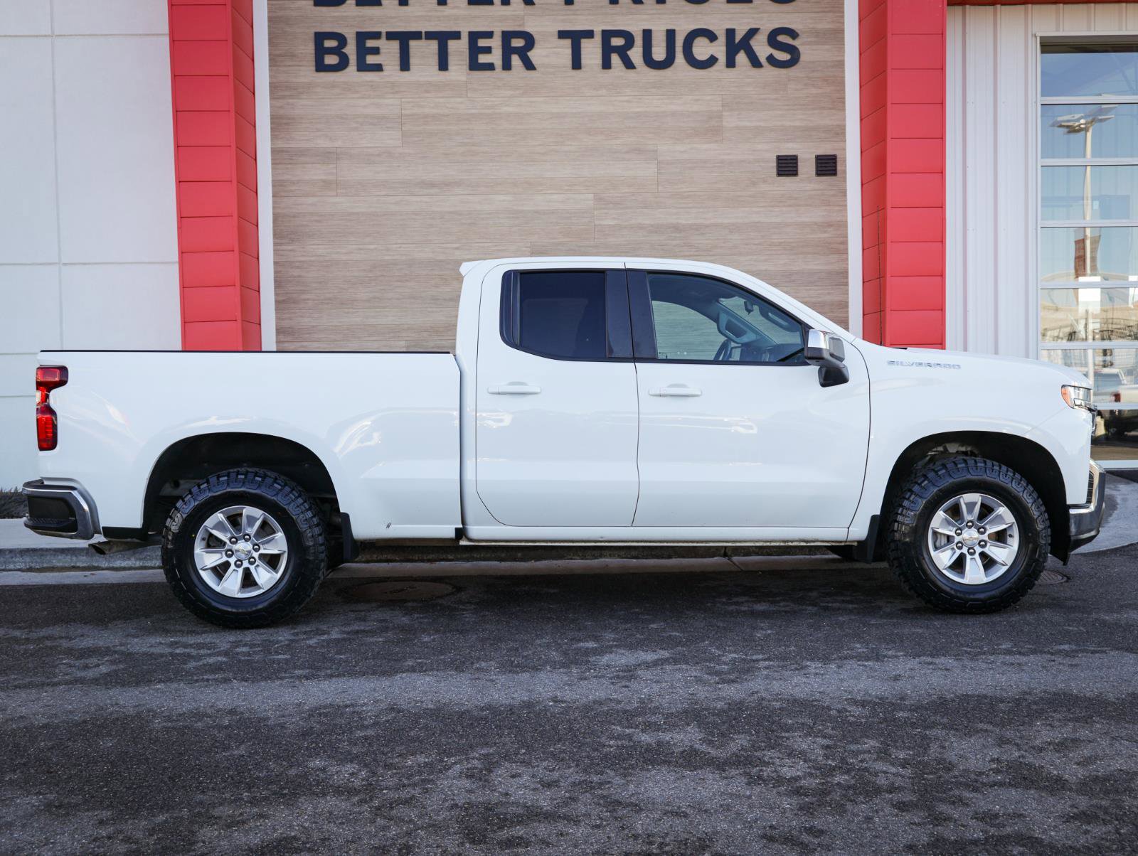 Used 2021 Chevrolet Silverado 1500 LT w/ Bed Protection Package image 2