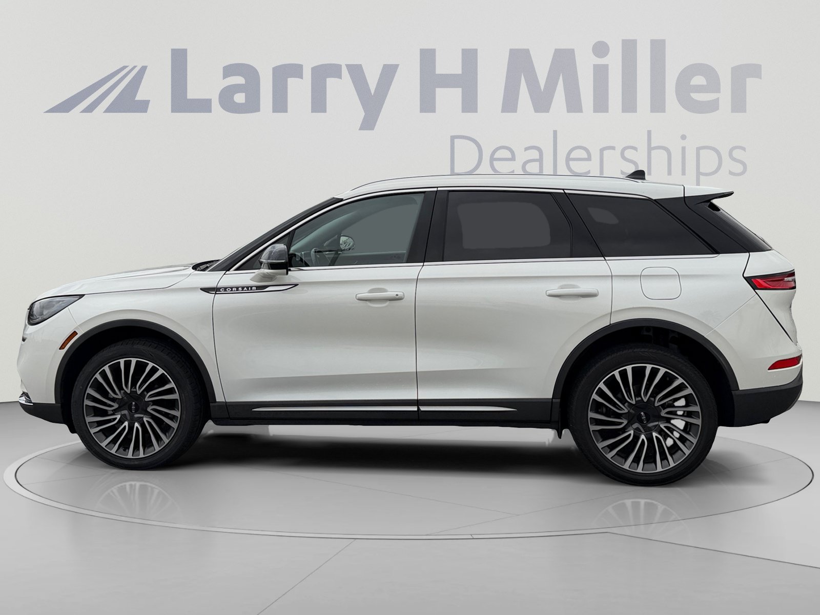 Used 2022 Lincoln Corsair Reserve FWD image 2