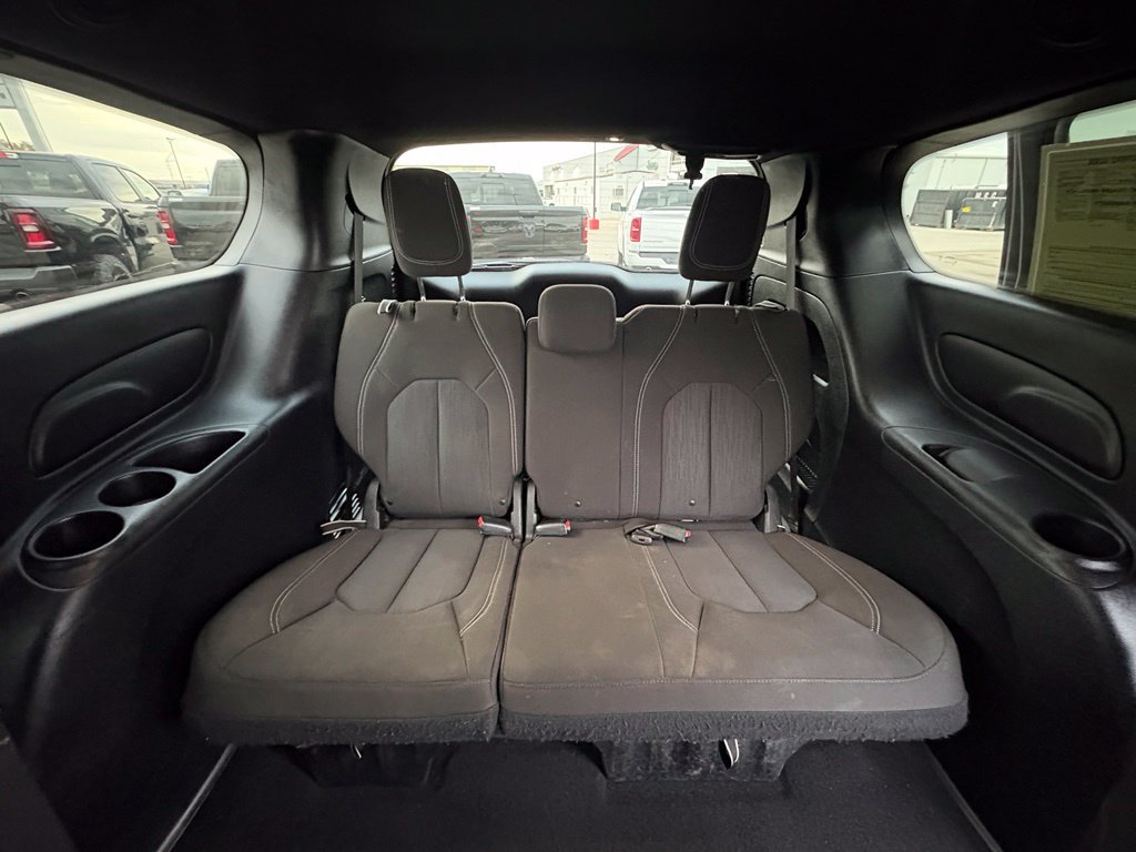 Used 2020 Chrysler Pacifica Touring w/ Advanced Safetytec Group FWD image 27