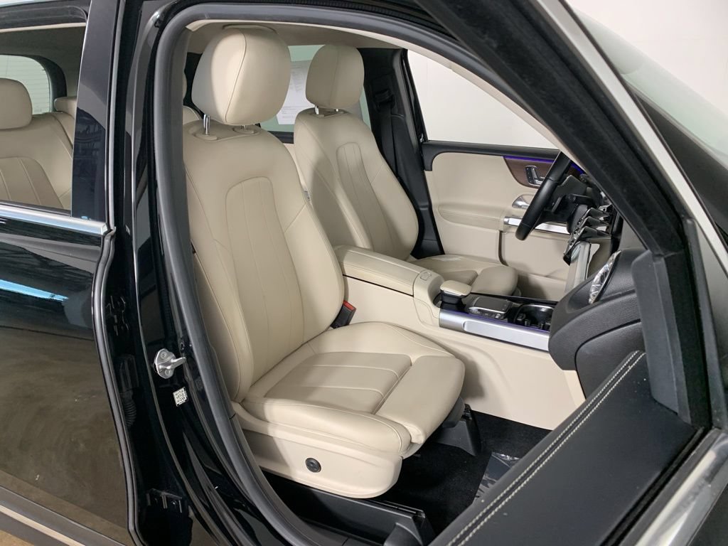 Used 2022 Mercedes-Benz GLB 250 4MATIC w/ Premium Package Lite image 37