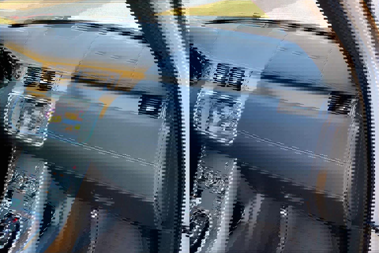 Used 2018 Land Rover Range Rover Evoque Landmark Edition image 18