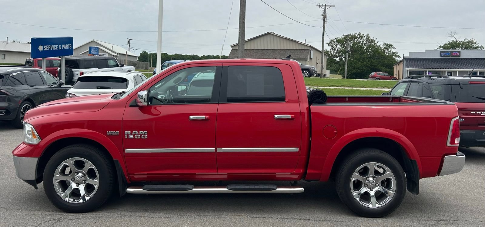 Used 2017 RAM 1500 Laramie AWD/4WD image 4
