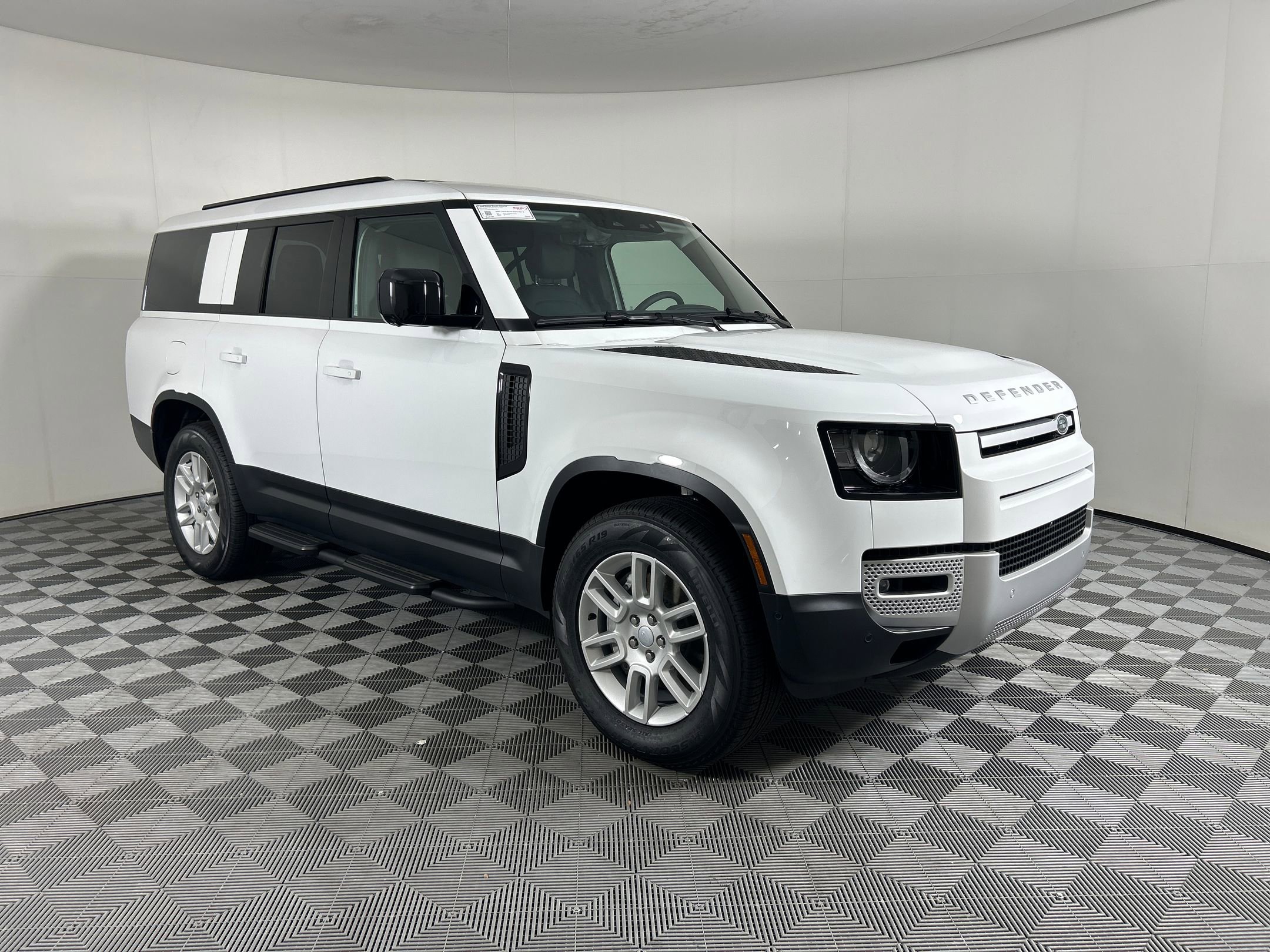 New 2025 Land Rover Defender 130 S image 6