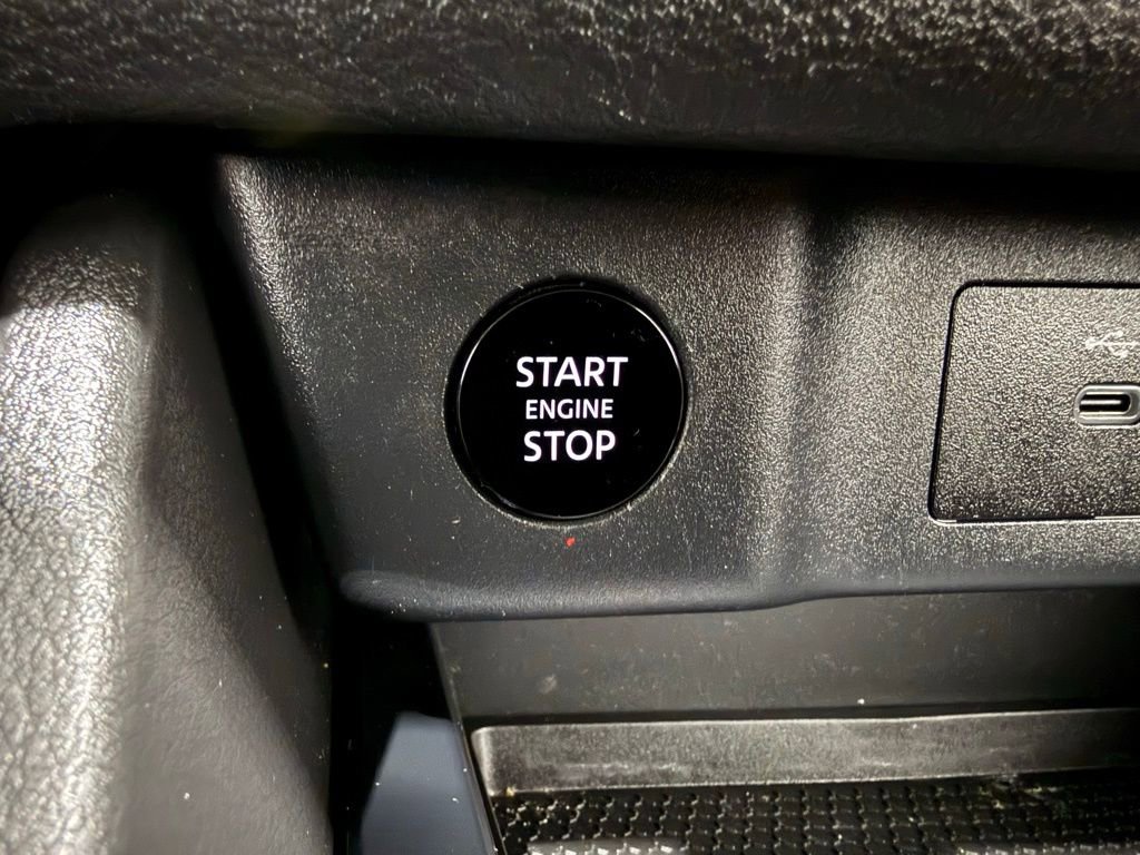 Used 2025 Nissan Rogue SV FWD image 39