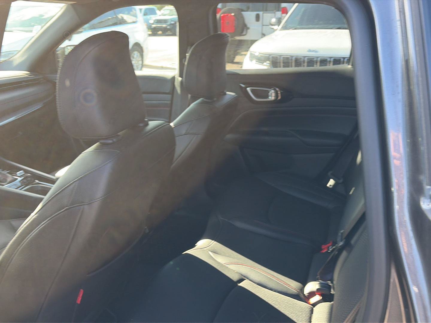 Used 2023 Jeep Compass Trailhawk w/ Trailhawk Convenience Group AWD/4WD image 6