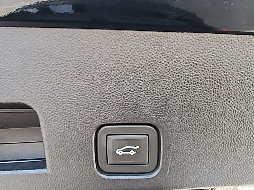 Used 2025 Buick Enclave Sport Touring image 13