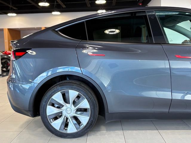 Used 2023 Tesla Model Y Long Range image 17