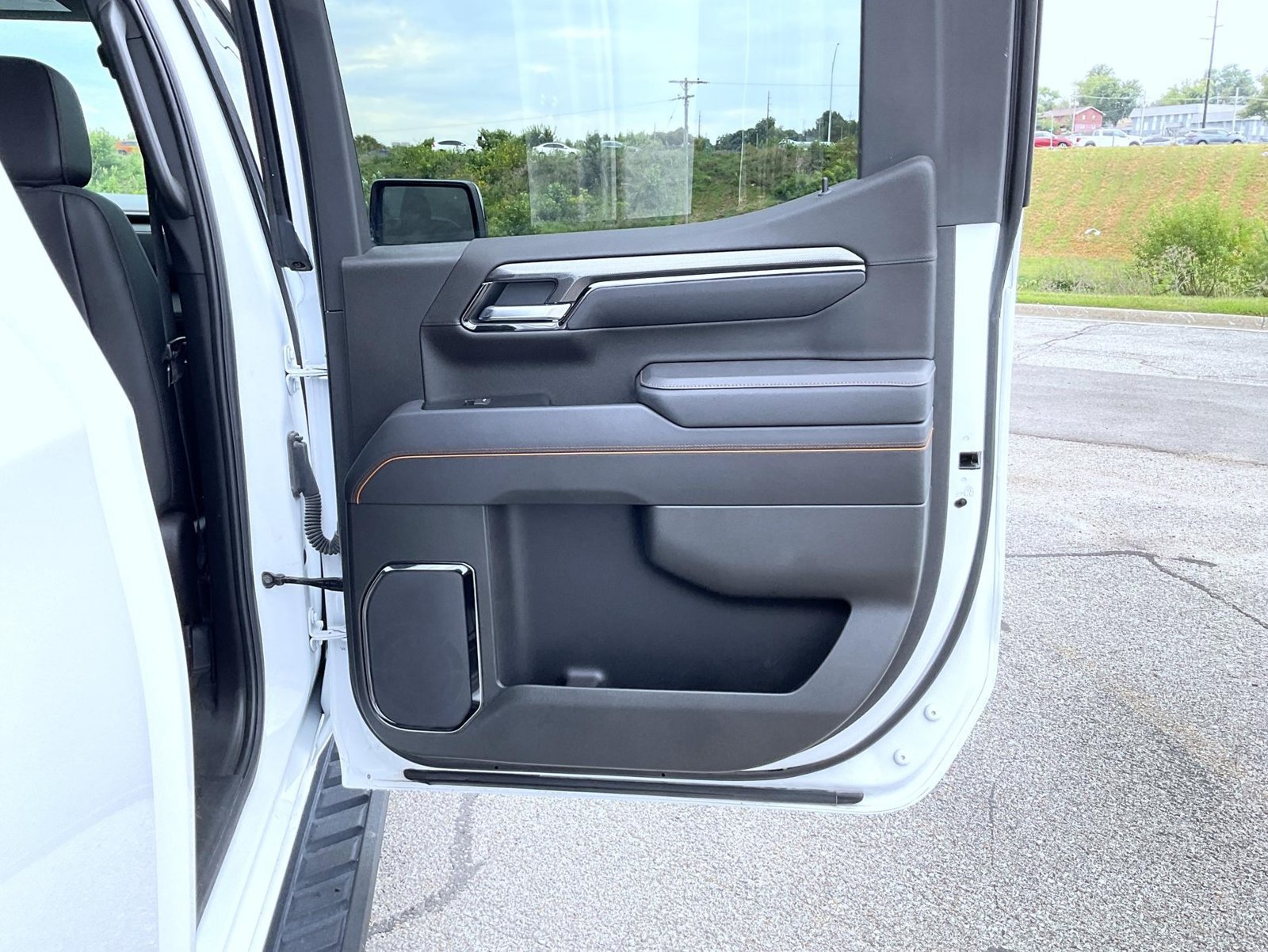 Certified 2025 GMC Sierra 1500 AT4 w/ AT4 Premium Package AWD/4WD image 17