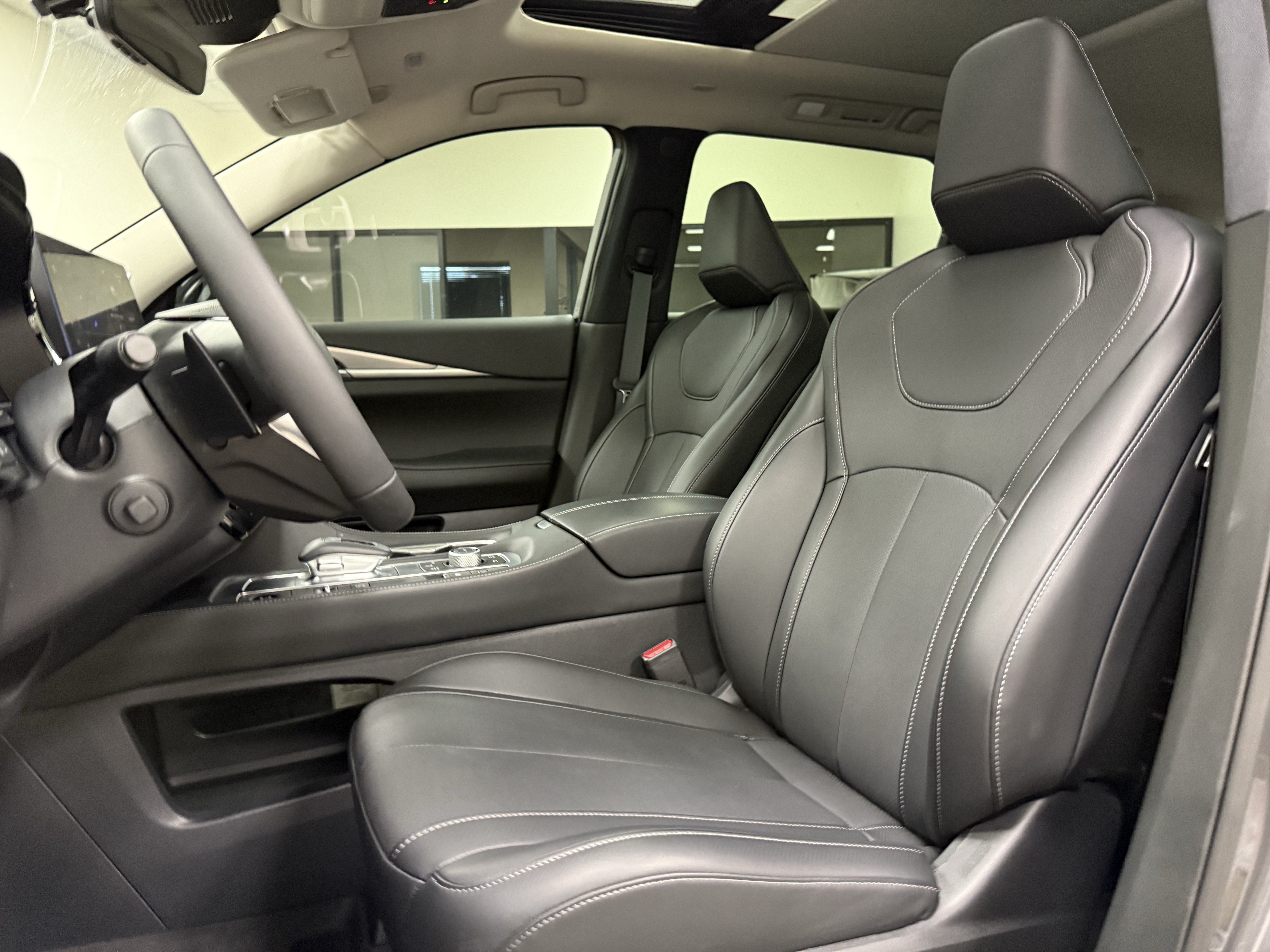 Certified 2027 INFINITI QX60 Luxe w/ Cargo Package FWD image 13