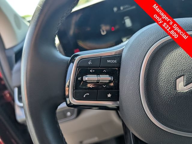 Used 2025 Kia Carnival FWD image 14