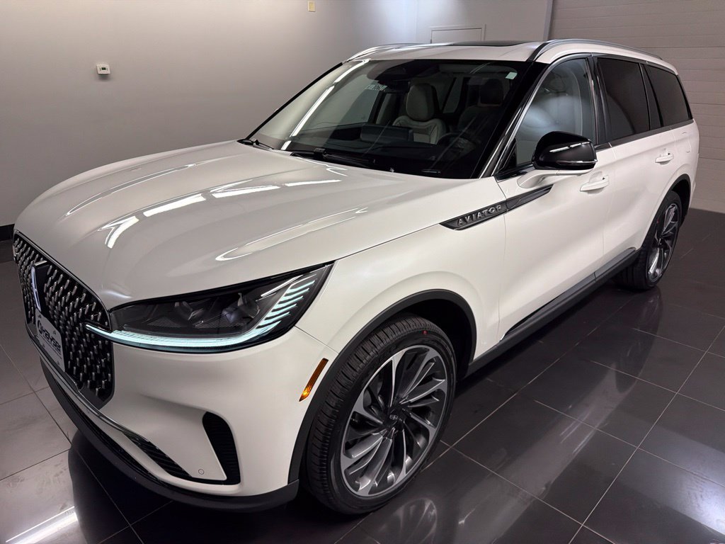 New 2027 Lincoln Aviator Reserve AWD/4WD image 3