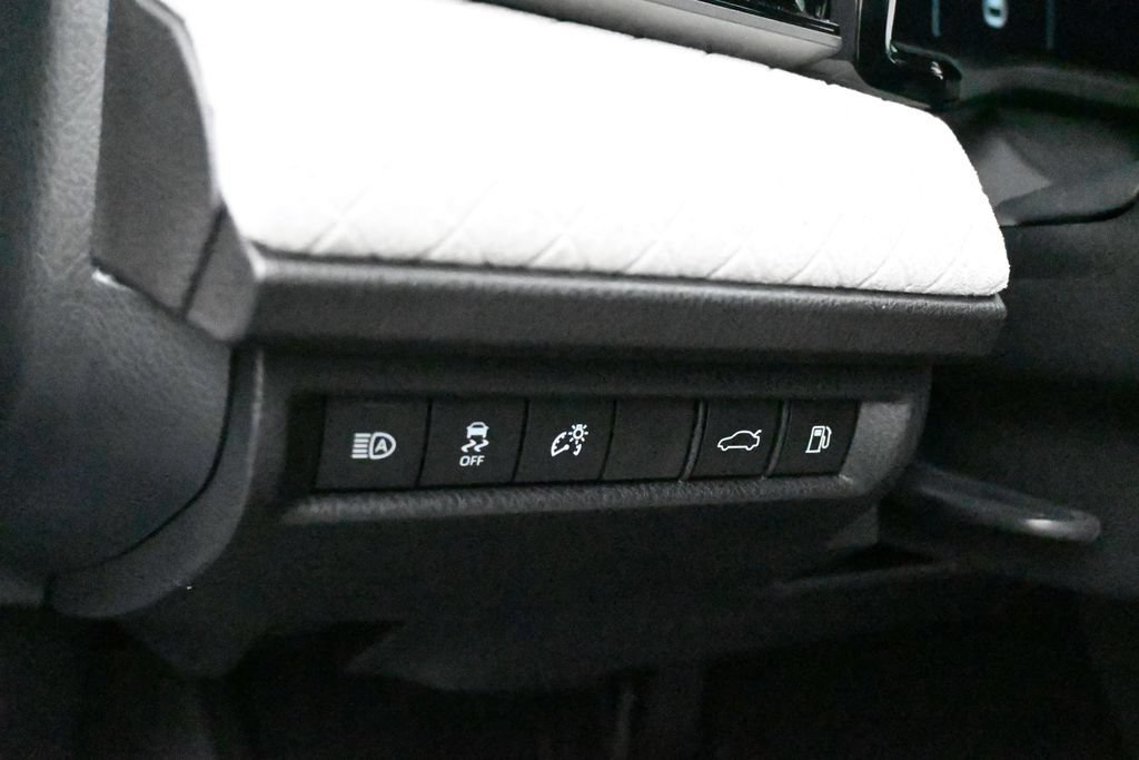 Used 2025 Toyota Camry XLE FWD image 15