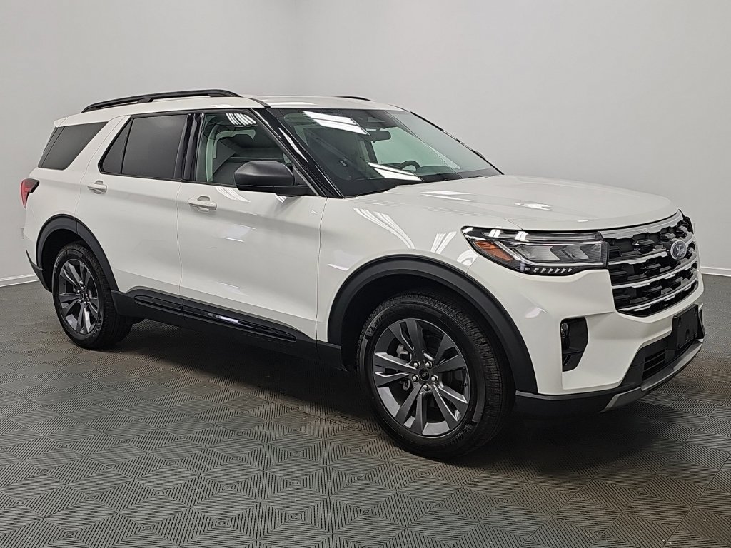 Used 2026 Ford Explorer Active w/ Active Comfort Package AWD/4WD image 3