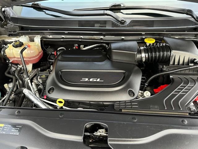 Used 2017 Chrysler Pacifica Touring-L image 9