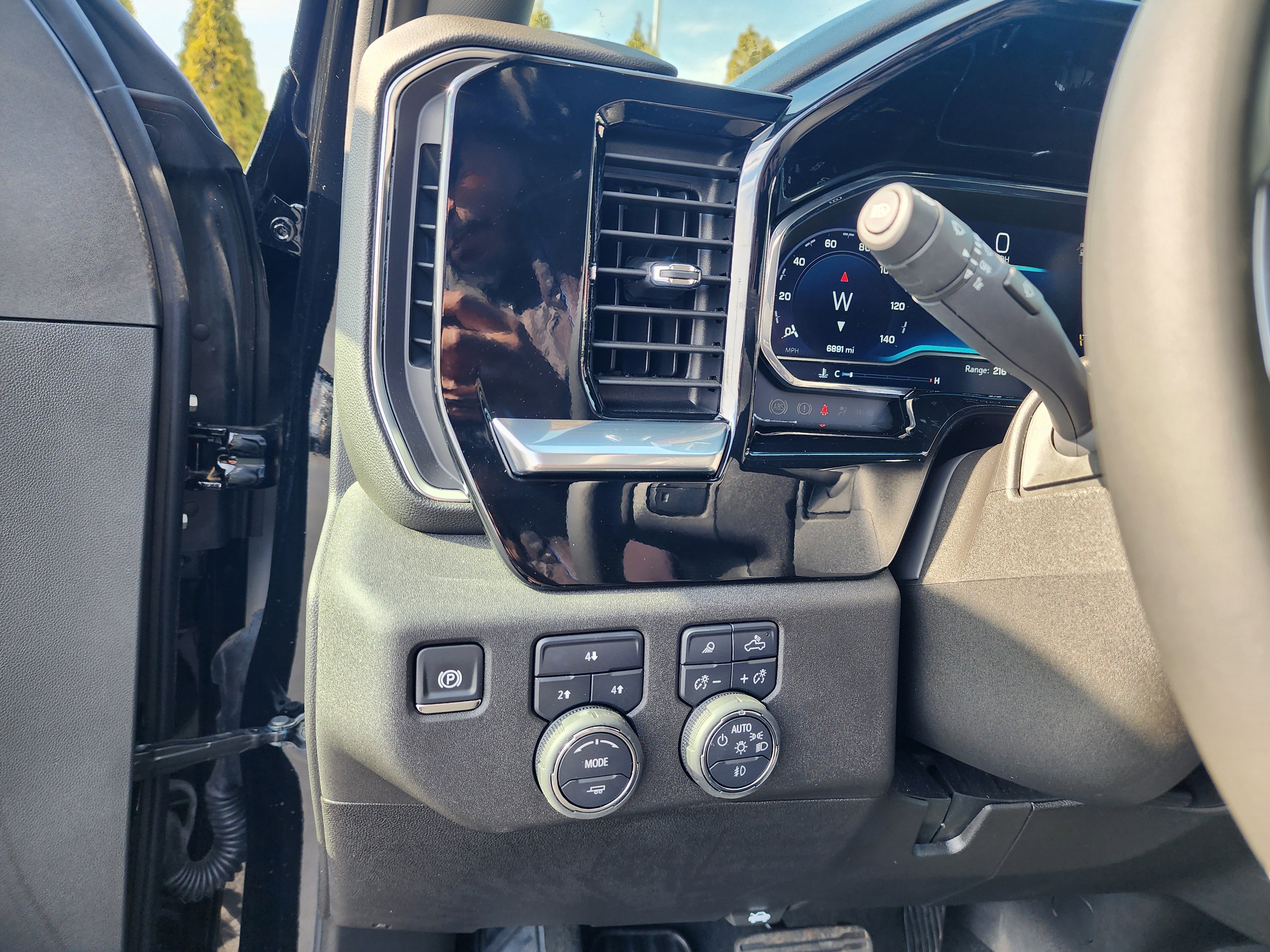 Used 2025 Chevrolet Silverado 2500 LT w/ Z71 Chrome Sport Edition image 28