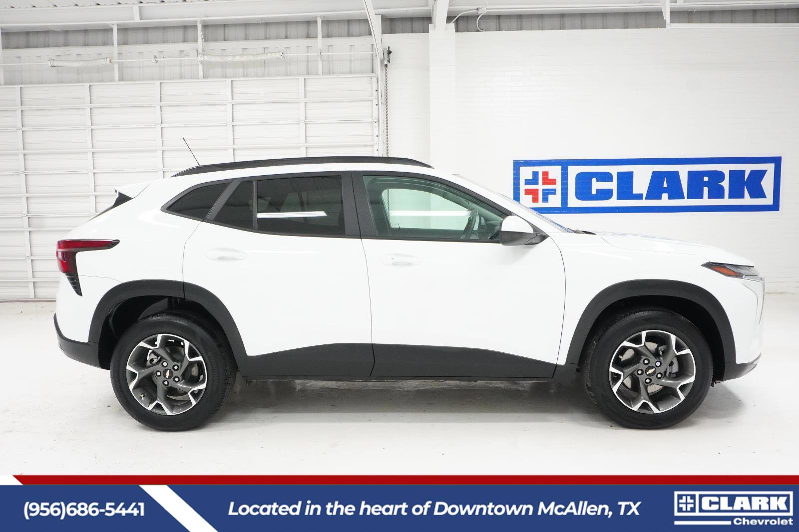 Used 2025 Chevrolet Trax LT w/ Driver Confidence Package image 4