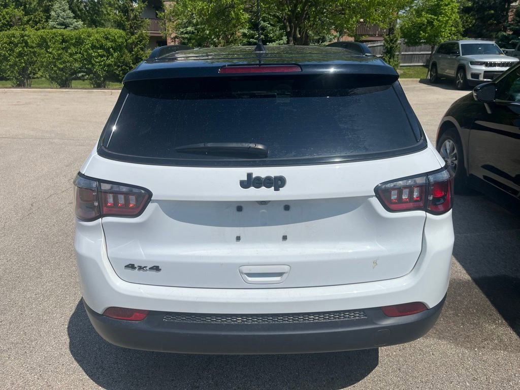 Used 2023 Jeep Compass Latitude w/ Convenience Group AWD/4WD image 3