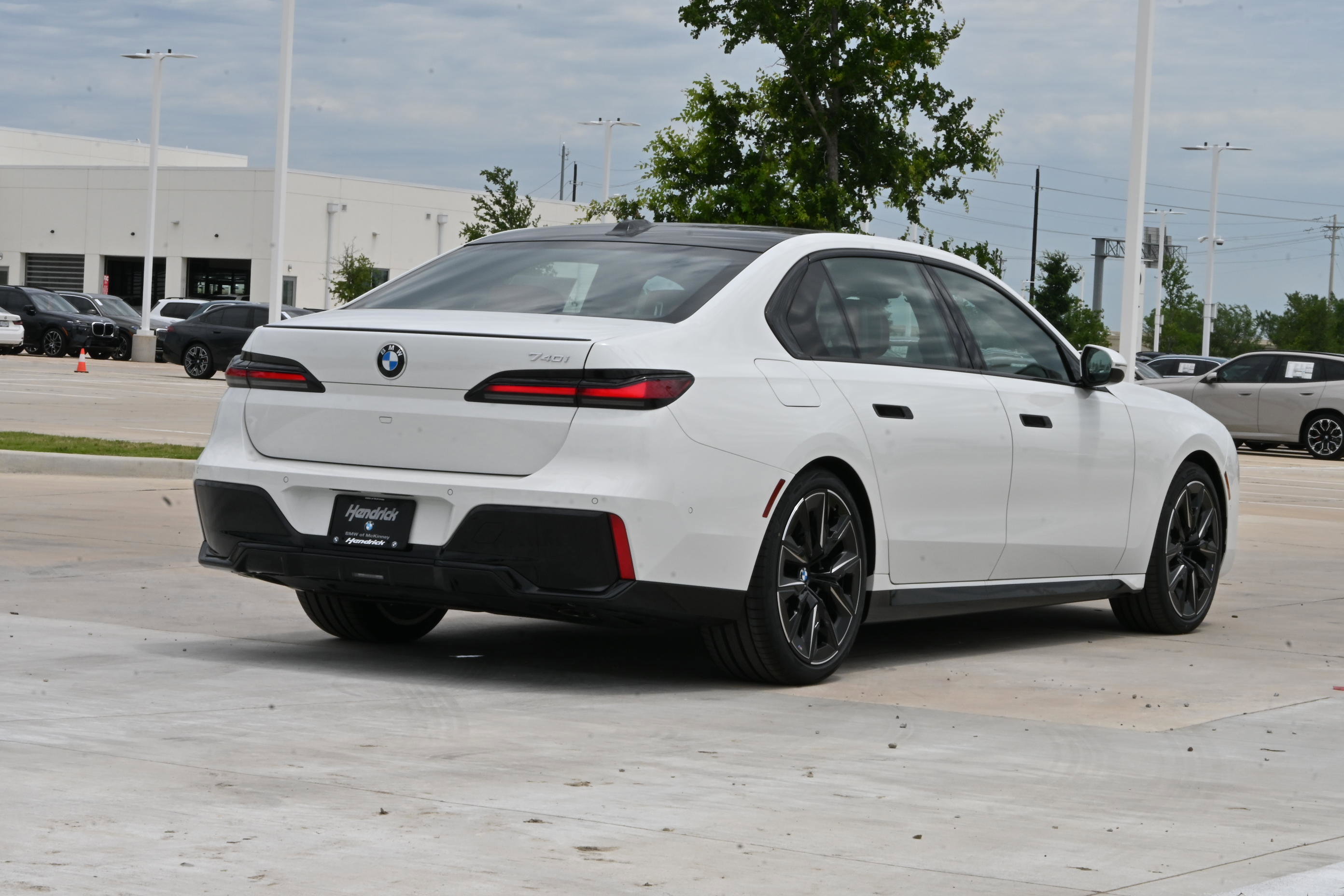 New 2026 BMW 740i w/ Premium Package RWD image 8