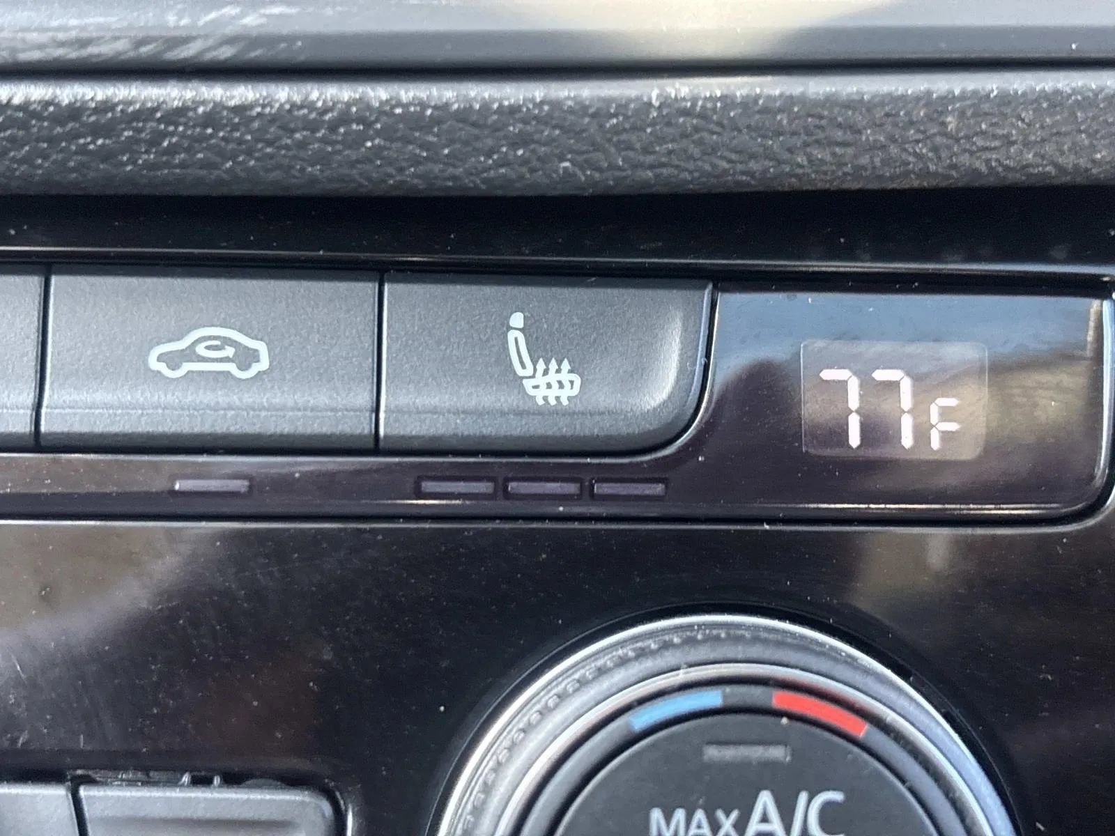 Used 2024 Volkswagen Jetta SE w/ Panoramic Sunroof Package image 26