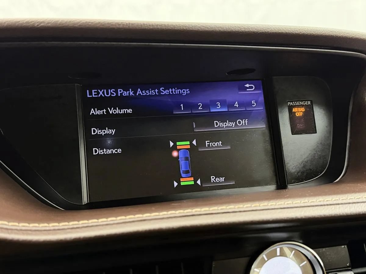 Used 2018 Lexus ES 300h w/ Luxury Package FWD image 18