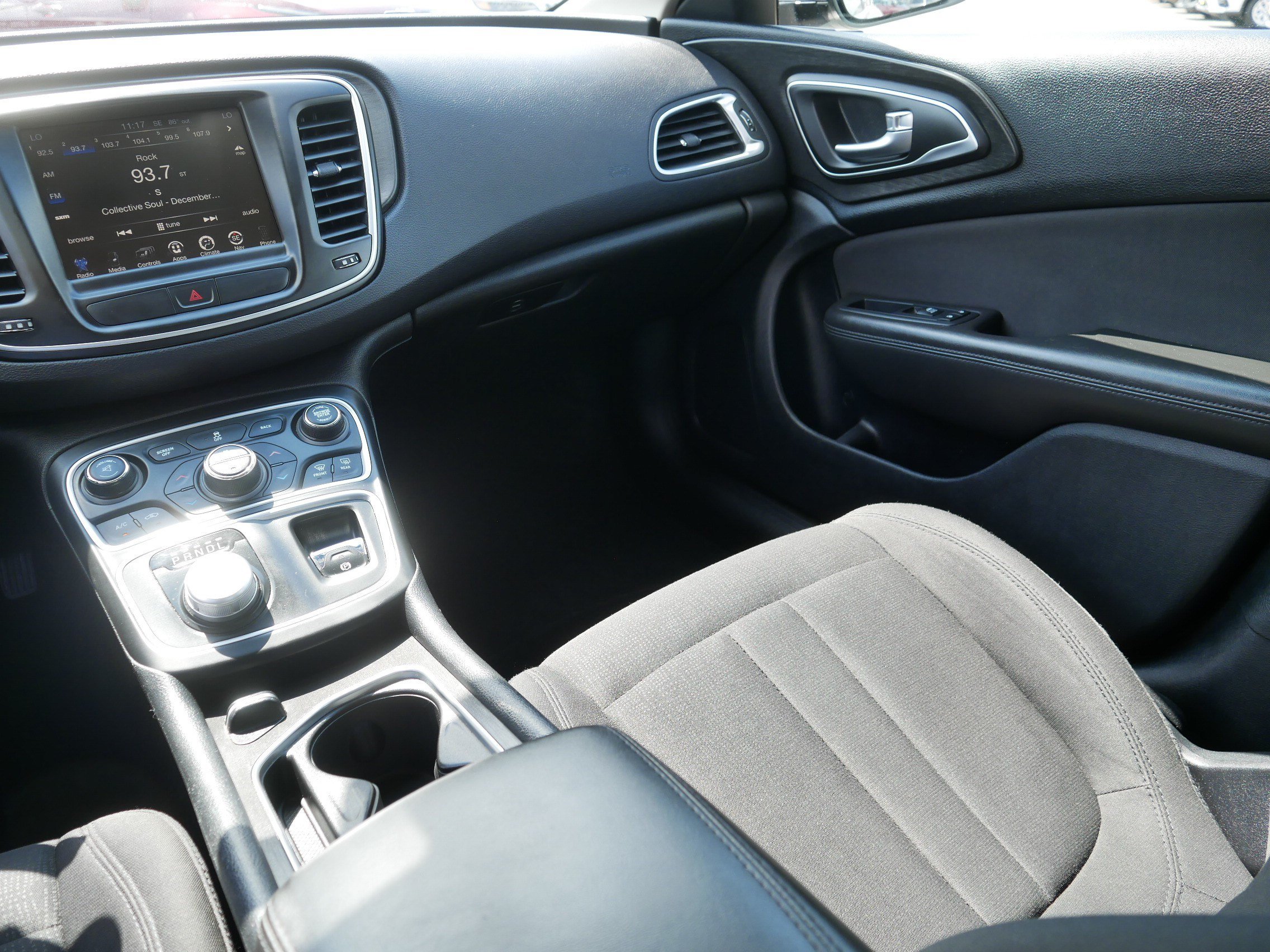 Used 2016 Chrysler 200 Limited w/ Convenience Group FWD image 11