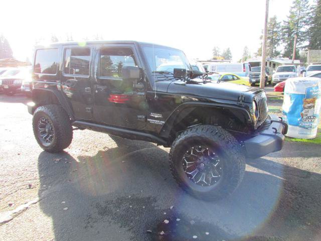 Used 2012 Jeep Wrangler Unlimited Sahara AWD/4WD image 3