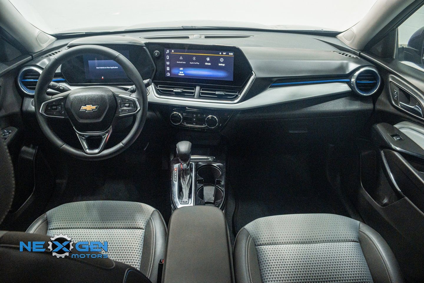 Used 2025 Chevrolet Trax LT w/ Driver Confidence Package image 27