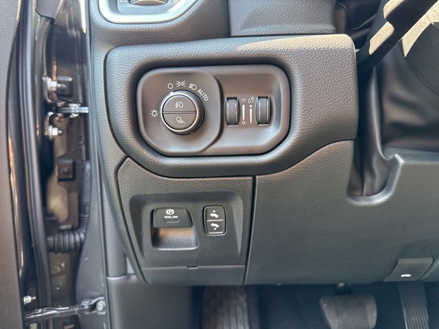 New 2026 RAM 1500 4x4 Crew Cab image 17