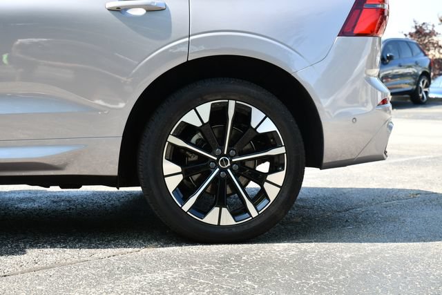 Certified 2026 Volvo XC60 B5 Plus AWD/4WD image 9