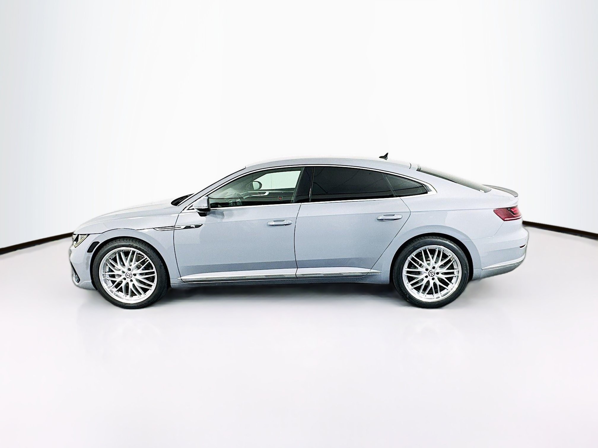 Used 2022 Volkswagen Arteon SE FWD image 4